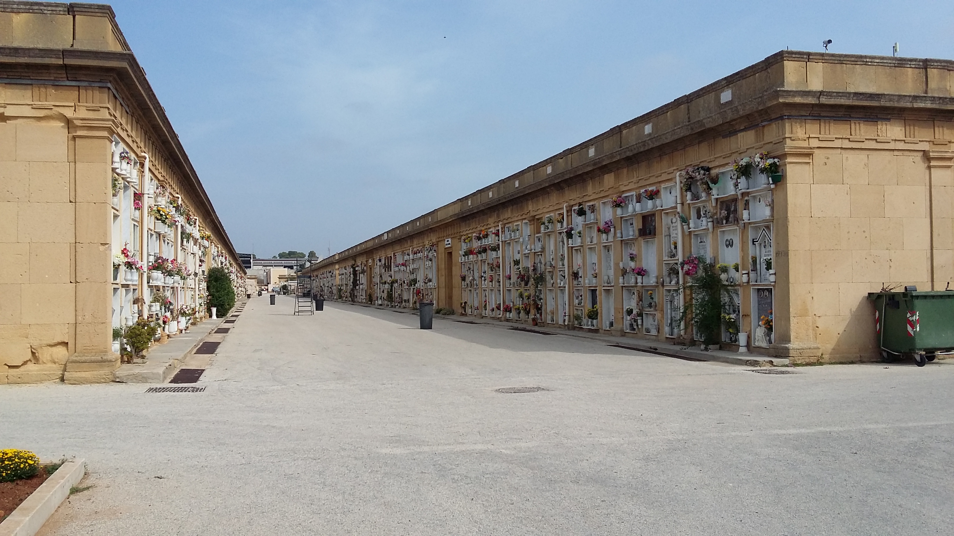  Cimitero, nuovo piano estumulazione per la realizzazione di nicchie cinerarie