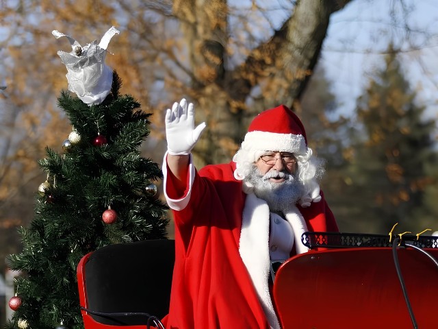 🍬 Babbo Natale e zampognari con distribuzione di caramelle