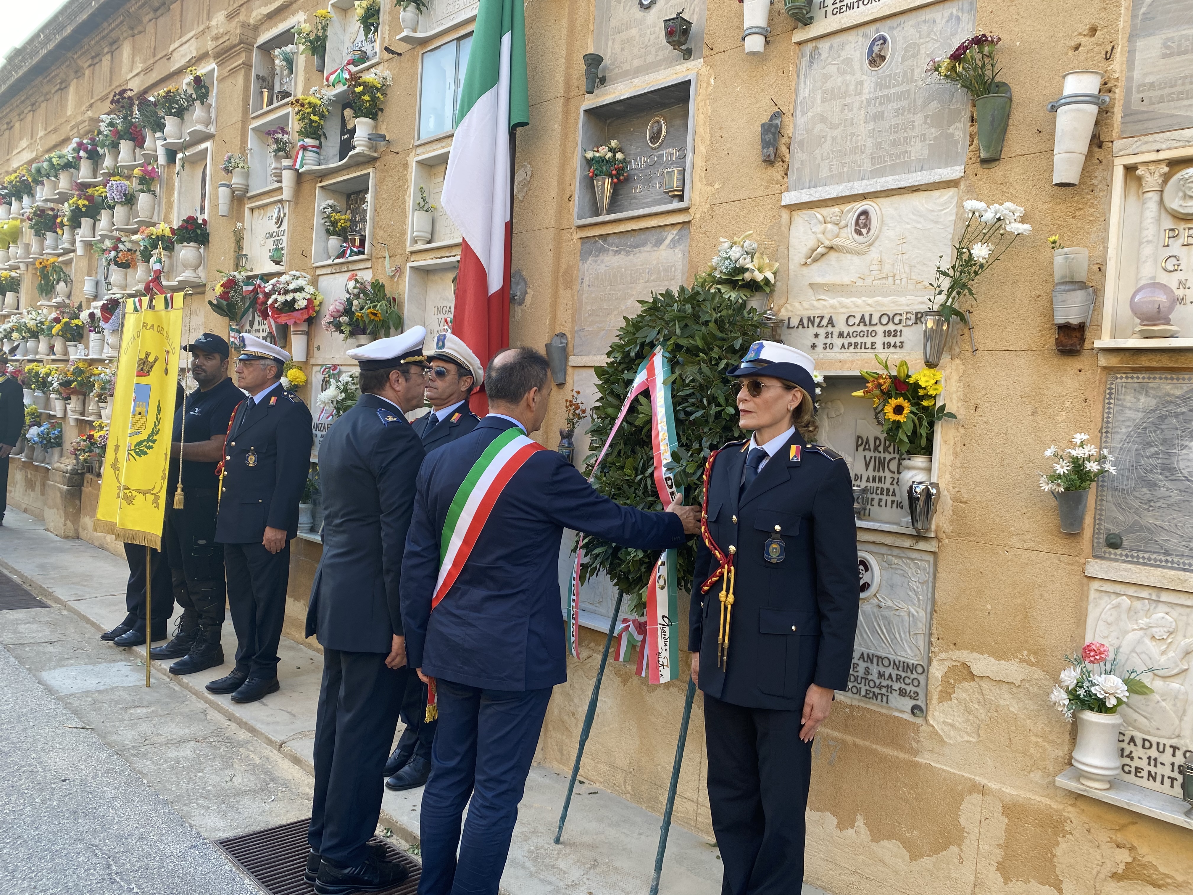 Cerimonia di commemorazione dei defunti al Cimitero comunale